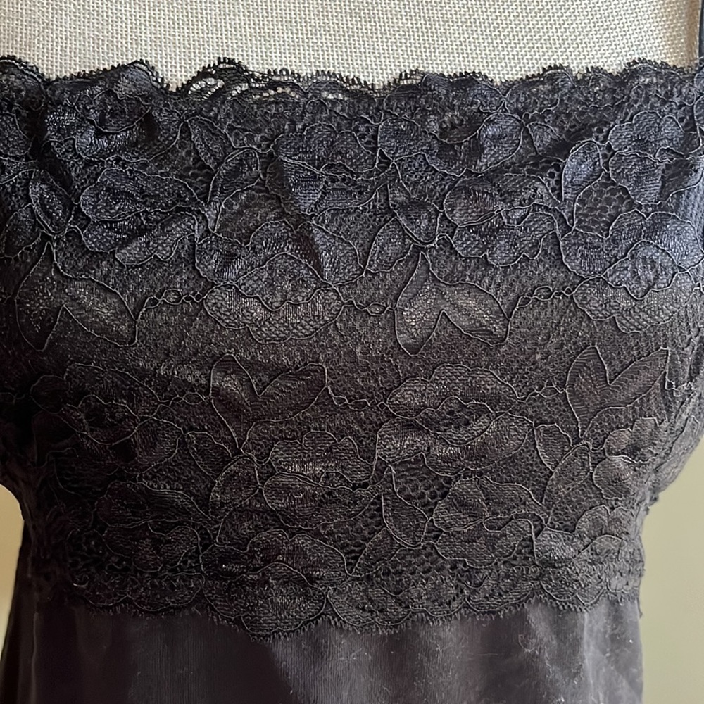 Metaphor size 1x black tank with Lacey detail and adjustable straps - Picture 2 of 6